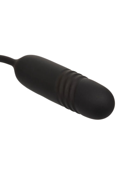 Zwarte ribbelsteel vibrator met afgeronde uiteinden, close-up