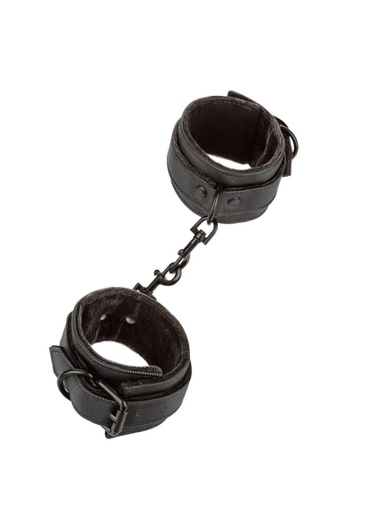 Zwarte enkelsboeien met gespsluiting en metalen ketting, pluche voering