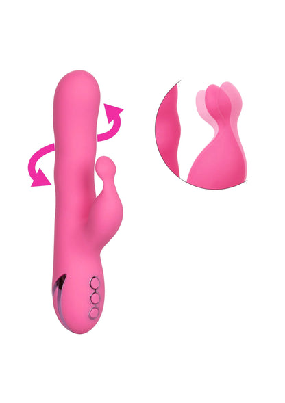 Roze waterdichte vibrator met gedraaide vorm en ronde uiteinden, staande pose.