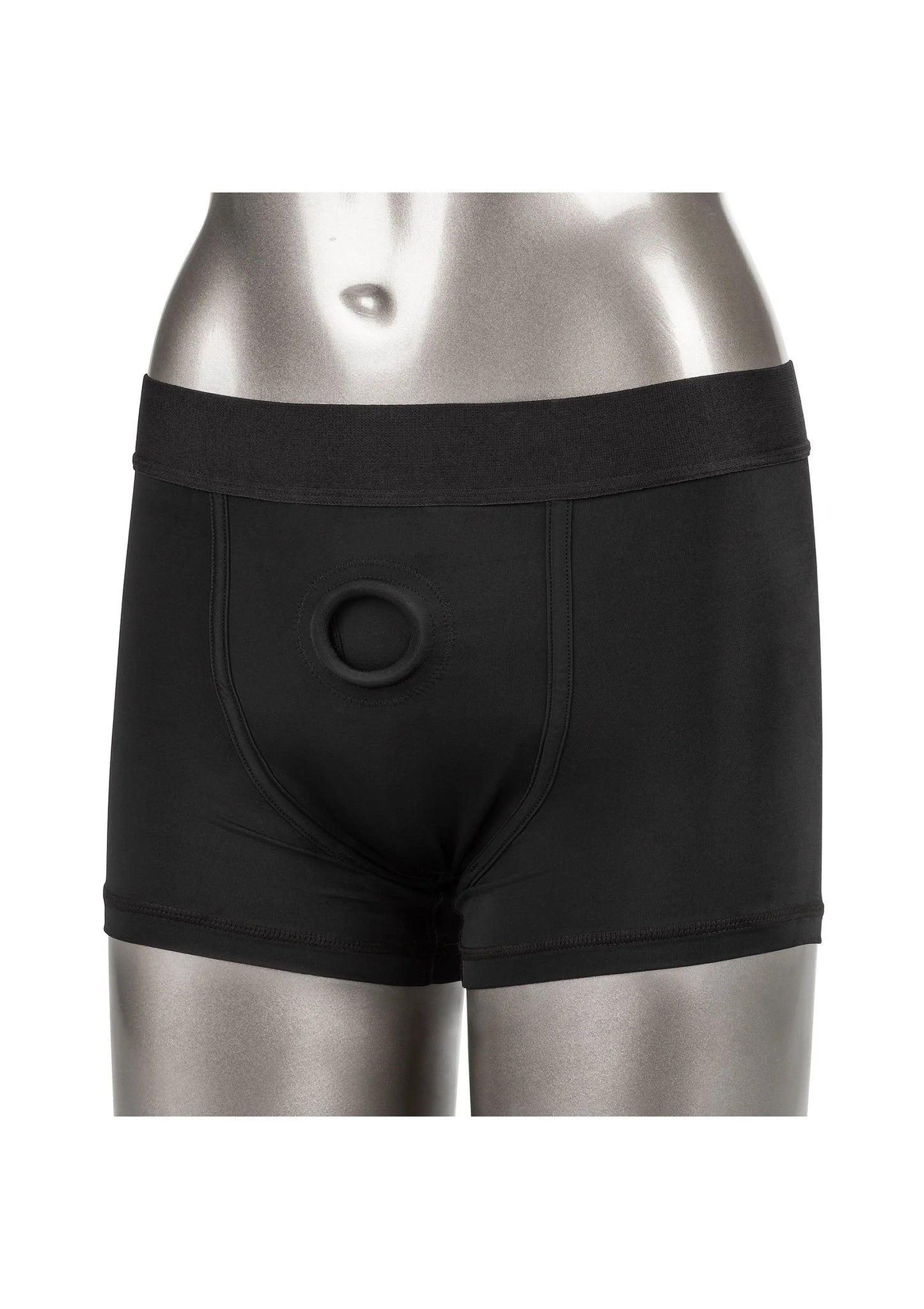 Zwarte boxerbrief voor strap-on met ronde ring, op model gedragen