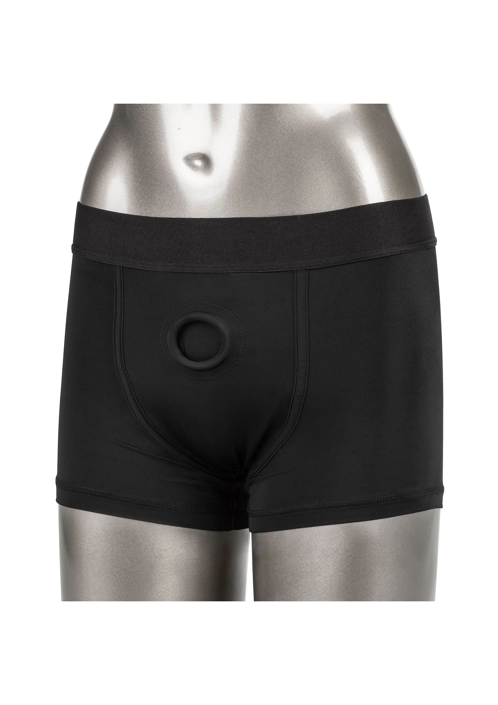 Zwarte boxerbrief voor strap-on met ronde ring, op model gedragen
