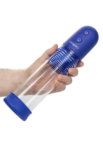 Oplaadbare pomp met doorzichtige cilinder en blauwe basis in hand