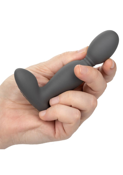 Hand die een grijze rotator probe vibrator vasthoudt met ovale tip en basis