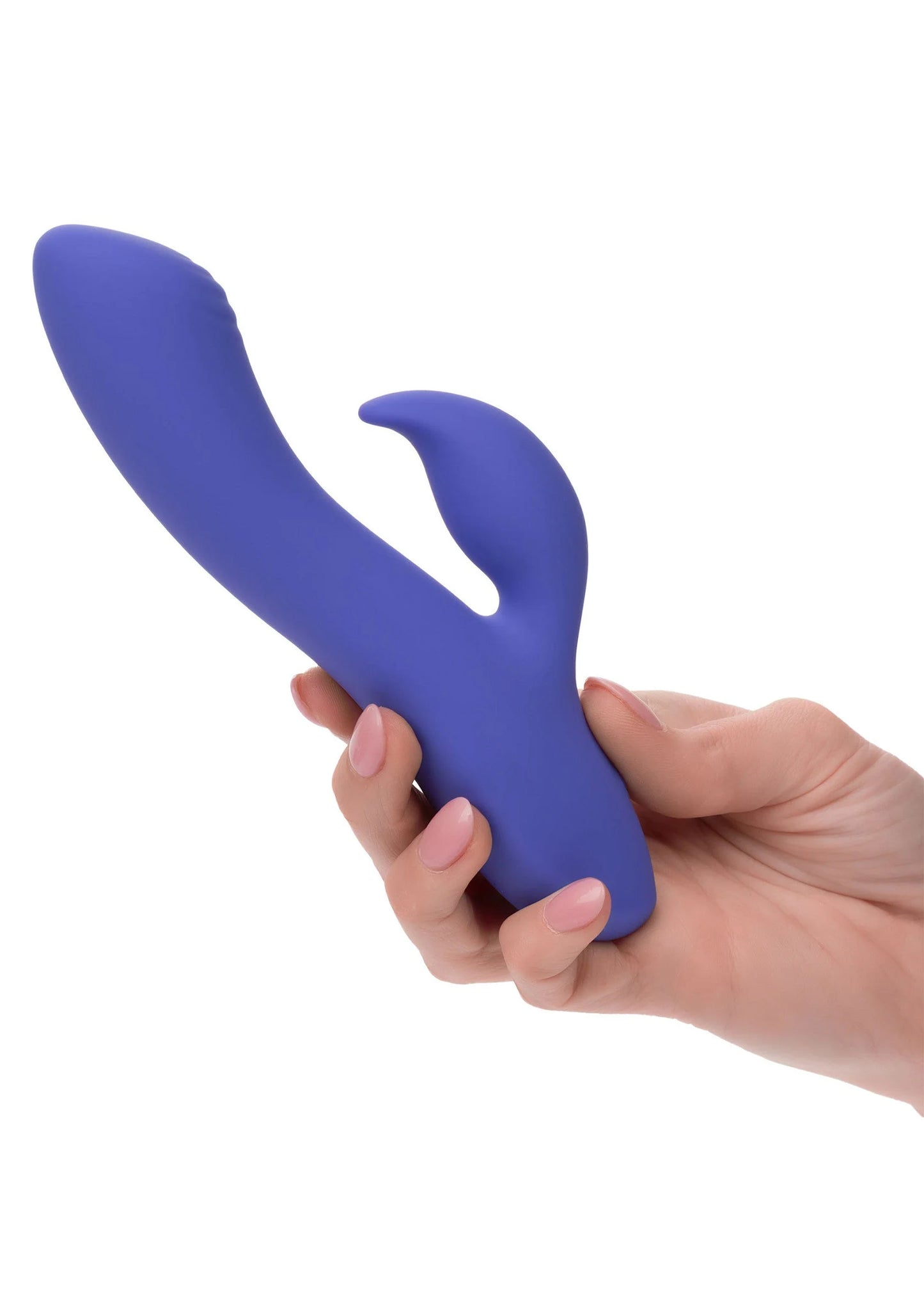 Blauwe siliconen duo-vibrator vastgehouden in de hand, gebogen vorm met opening.