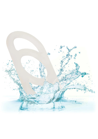Crèmekleurige siliconen ring met ovale openingen, met waterplons rond het product.