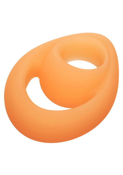 Oranje druppelvormige siliconen ring close-up met ronde opening en uitsparing.