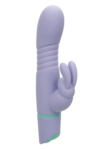 Lila vibrerende konijnen-vibrator met ribbels en groen bandje, staand model