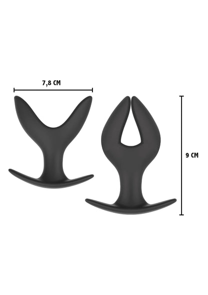 Zwarte anale plug XLarge links en rechts afgebeeld met afmetingbalken.
