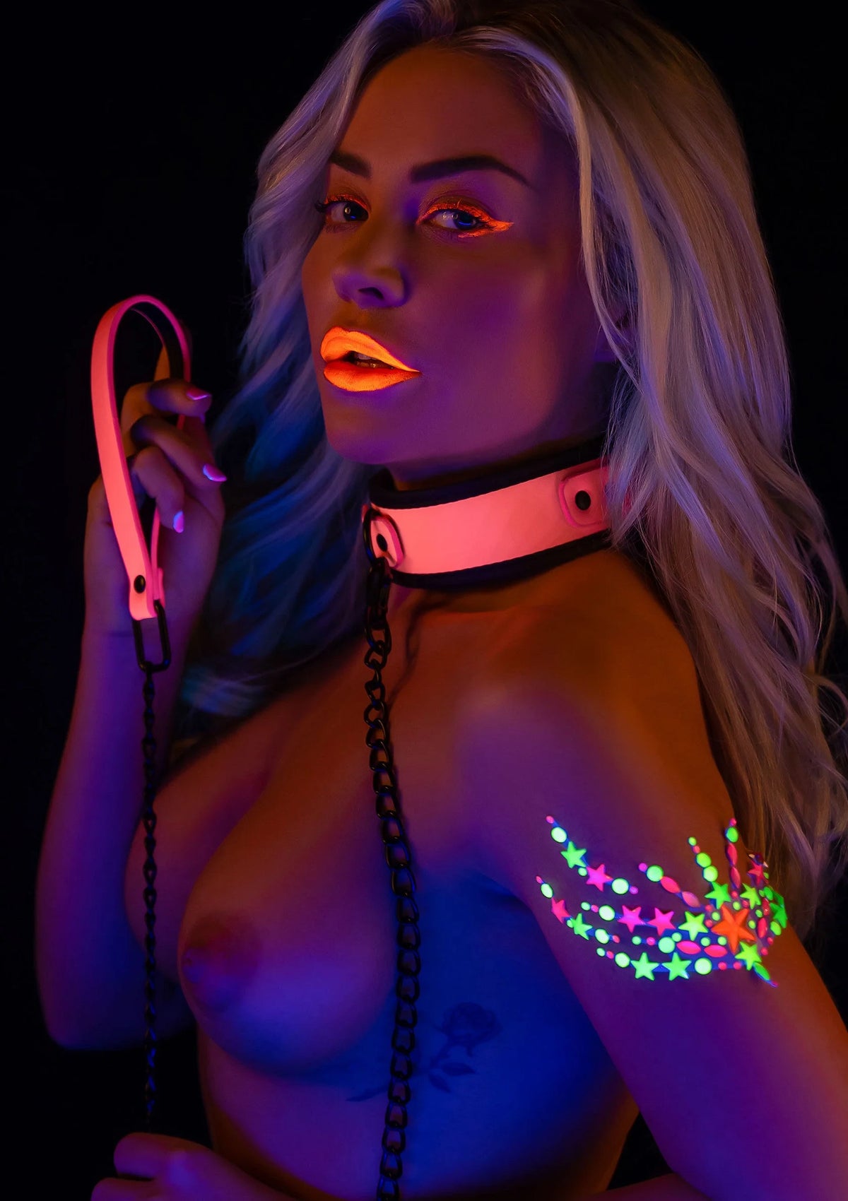 Bestel: Collar and Chain Leash - bij Happytoys: de erotische sex webshop | liever Happy dan Easy ⭐⭐⭐⭐⭐ - Default Title - 17204 - PINK