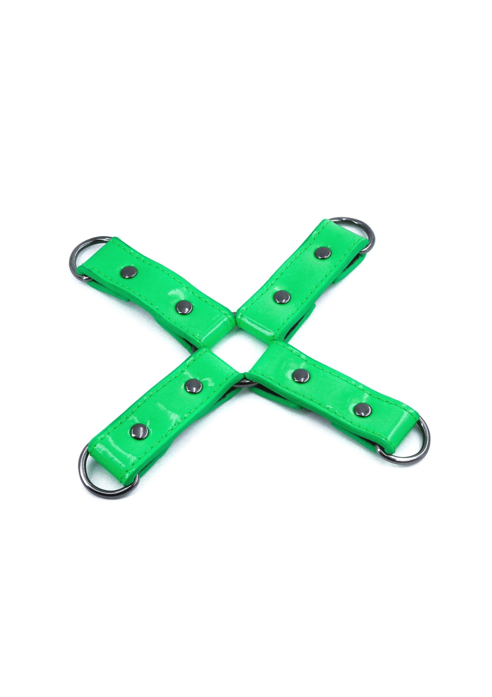 Groene hogtie riemen, gekruiste banden met meerdere drukknopen en metalen ringen