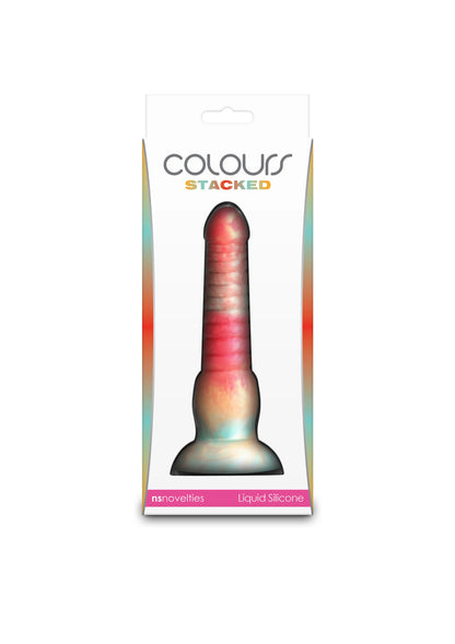 Verpakking: COLOUR STACKED 15 cm dildo van NS Novelties, rood met donkere tinten