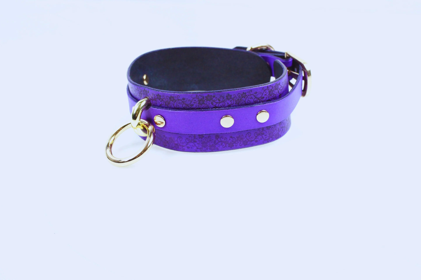 Floral Pattern Submissive Collar – Purple Leather Discreet Day Choker - Happytoys Sexshop: online sex shop for Feeling Happy & Easy 😊 - Discreet geleverd
