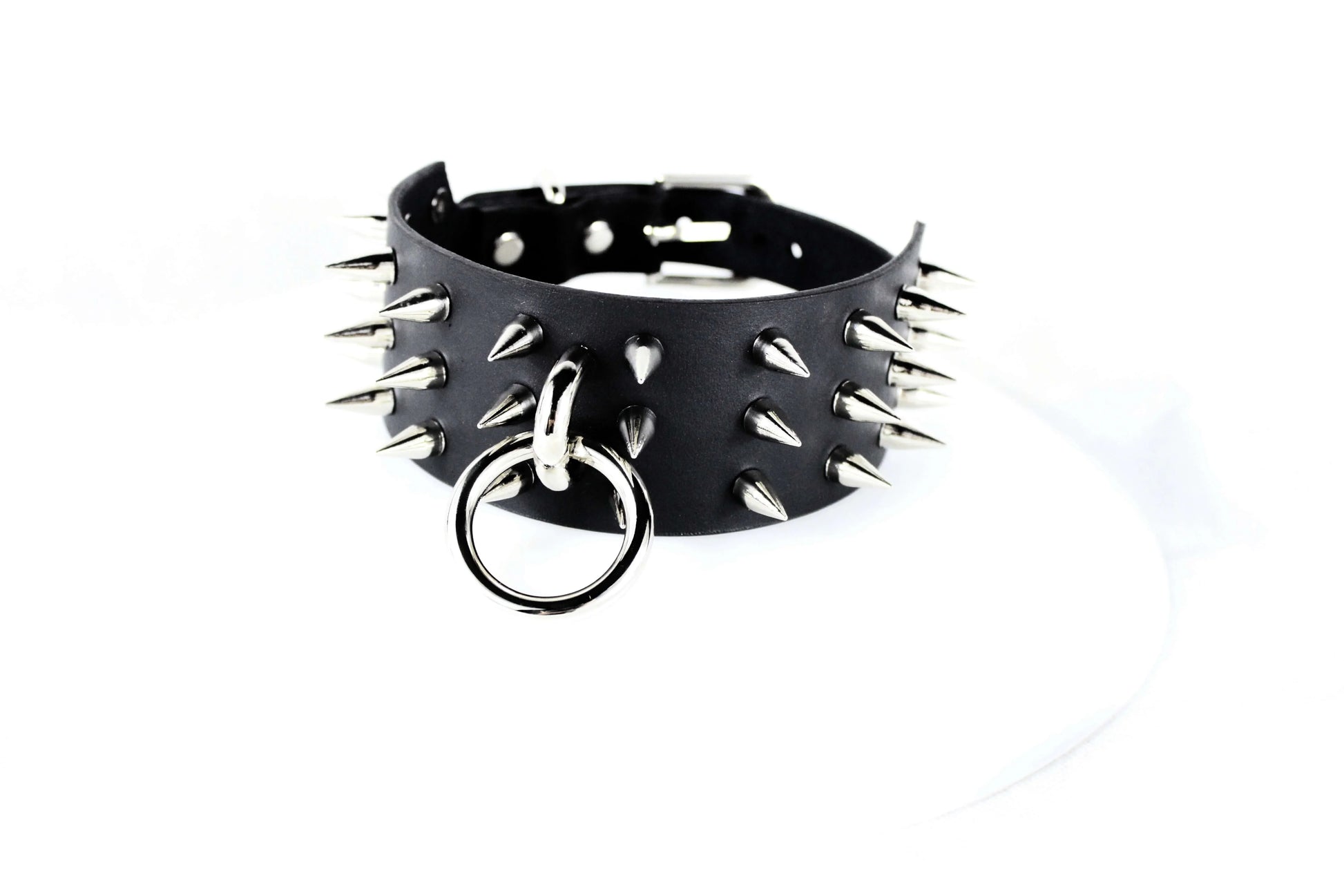 Black Spiked BDSM Collar – Leather Submissive Collar with O-Ring - Happytoys Sexshop: online sex shop for Feeling Happy & Easy 😊 - Discreet geleverd