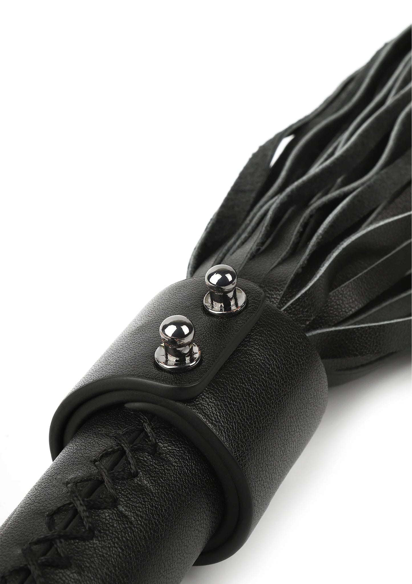 Echt lederen zweep 55 cm van Hidden Desire, leren handvat met metalen studs