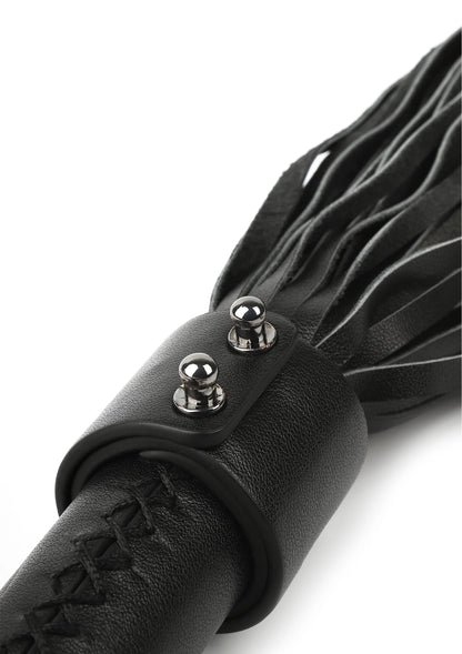 Echt lederen zweep 55 cm van Hidden Desire, leren handvat met metalen studs