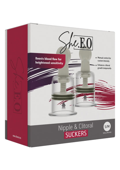 Verpakking van She.E.O. met twee zuigapparaten en opschrift nipple & clitoral suckers