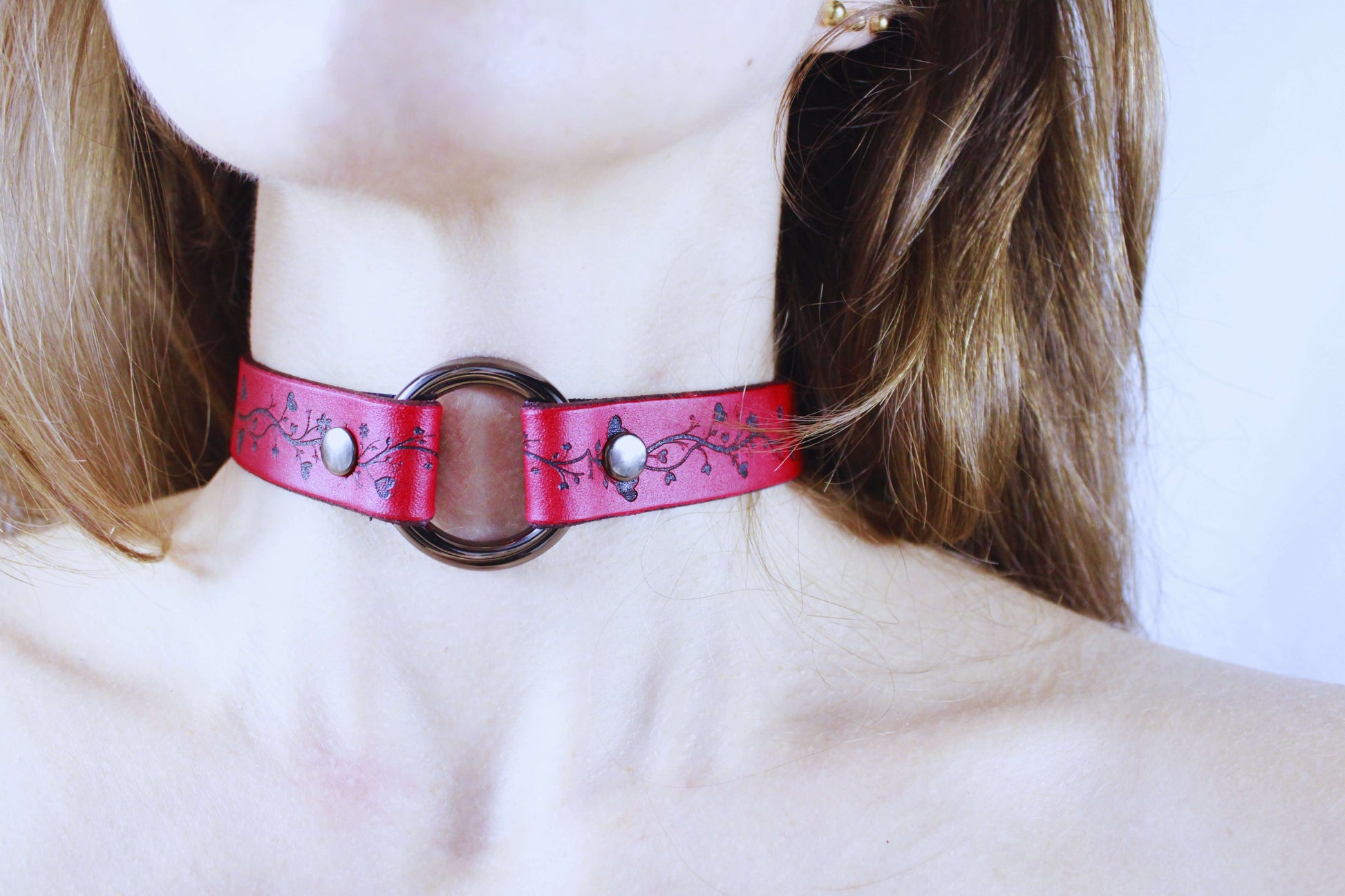 Vine Pattern Submissive Collar – Discreet BDSM Leather Choker - Happytoys Sexshop: online sex shop for Feeling Happy & Easy 😊 - Discreet geleverd