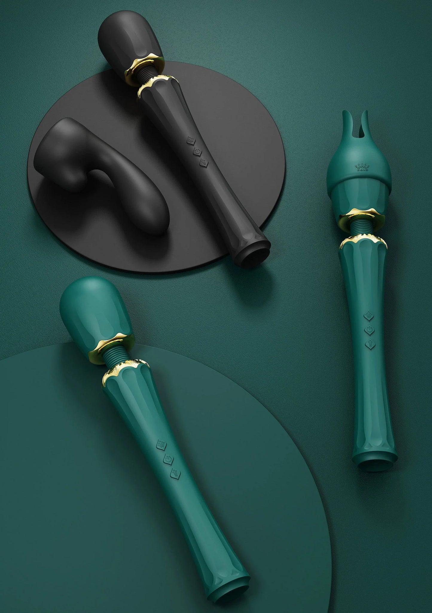 Wandvibrator in teal, meerdere exemplaren met gouden ring en geribbelde knop