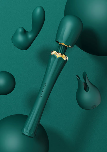 Wandvibrator van Zalo met donkergroene opzetstukken en gouden kraag, close-up