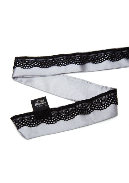 Bestel: Play Nice Satin & Lace Collar & Nipple Clamps by Fifty Shades of Grey - bij Happytoys: de erotische sex webshop | liever Happy dan Easy ⭐⭐⭐⭐⭐