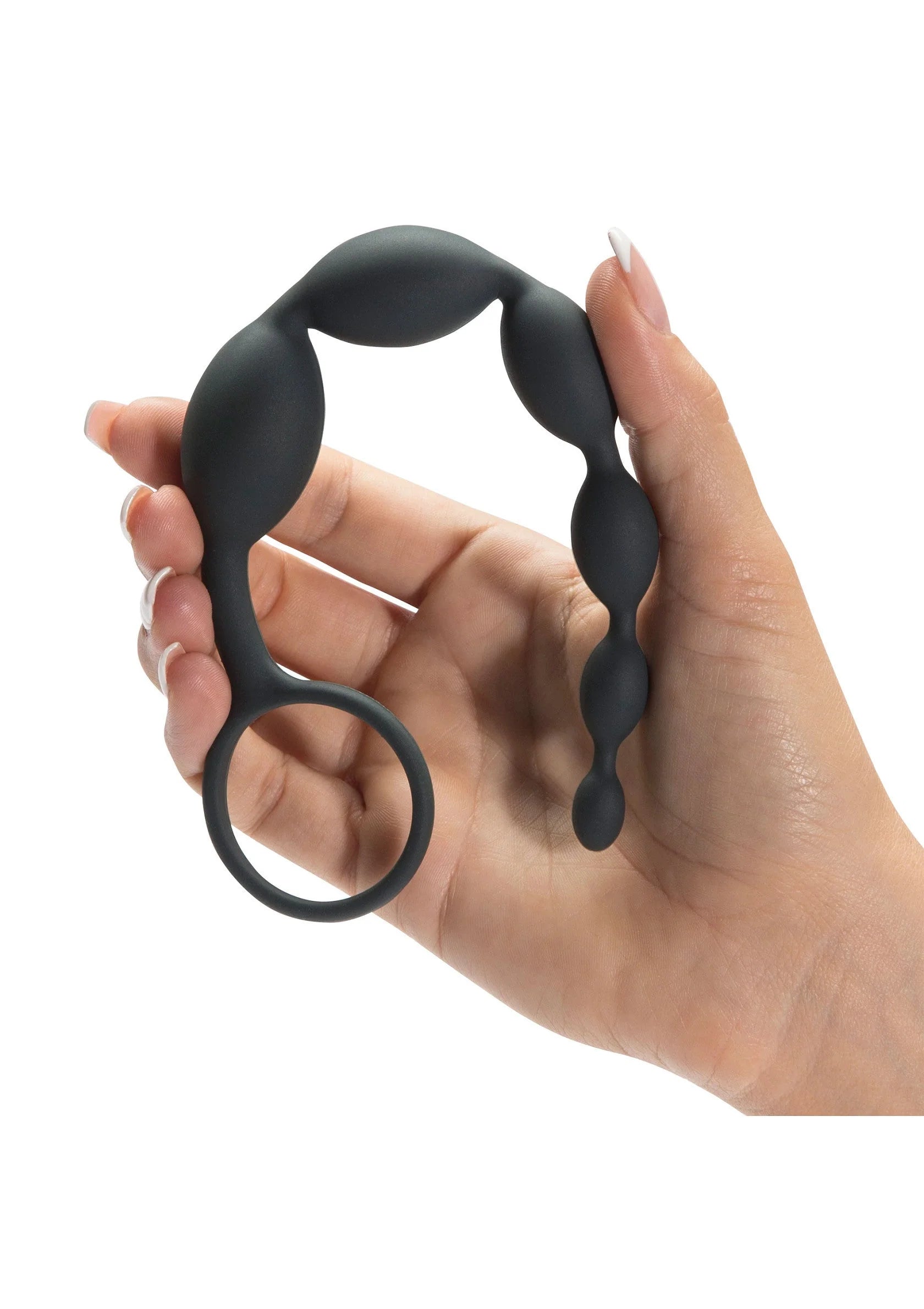 Donkere anale beads met ring aan uiteinde, in twee handen vastgehouden.