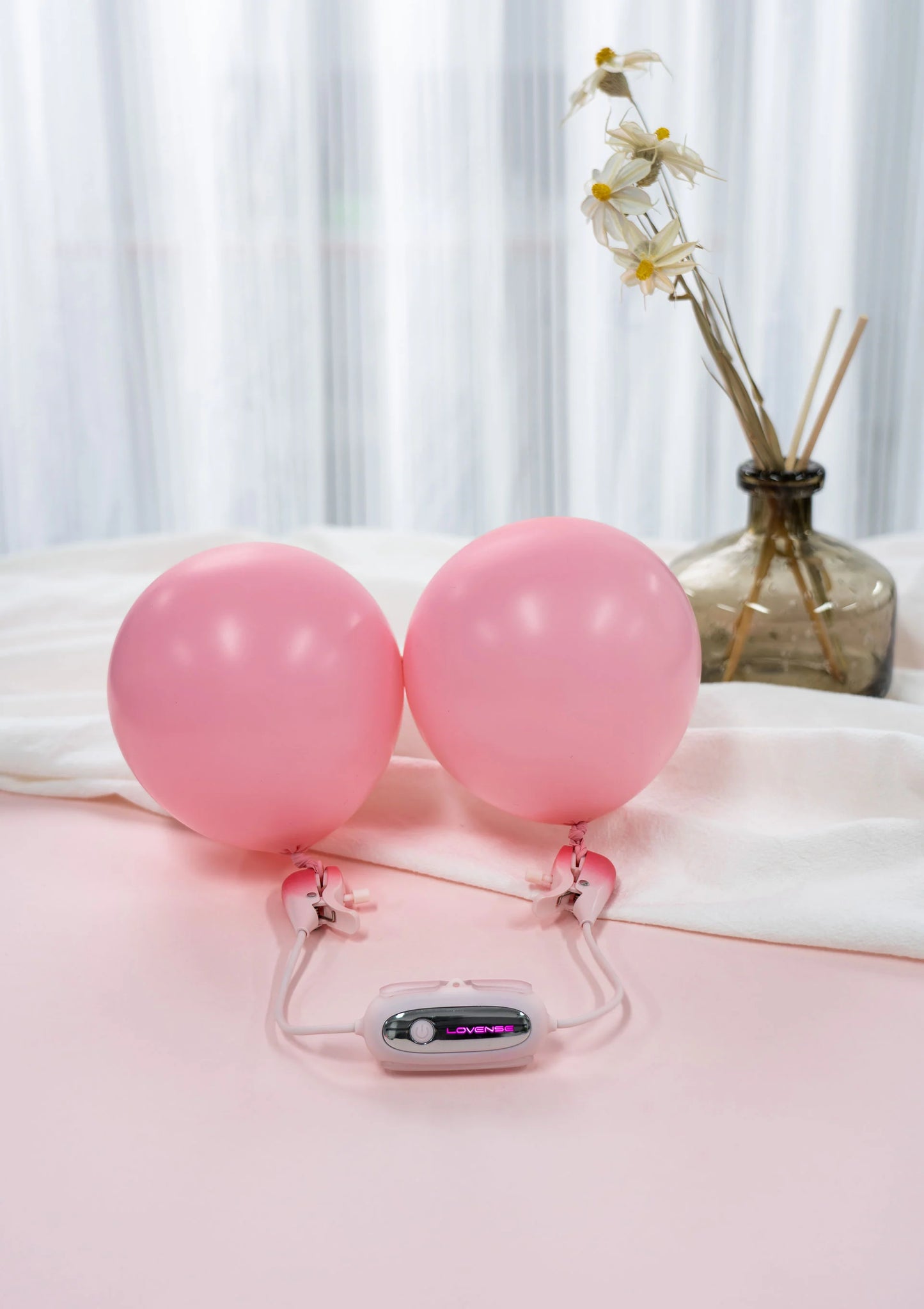 Beste vandaag nog: Lovense Gemini Nippleclamp - bij SCALA