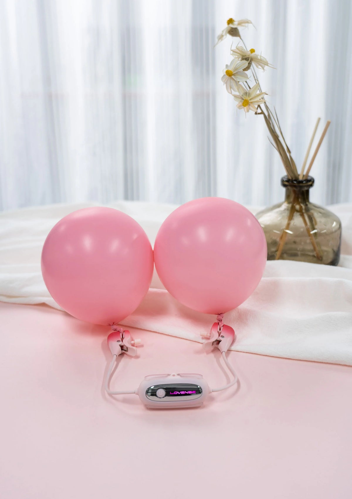 Beste vandaag nog: Lovense Gemini Nippleclamp - bij SCALA