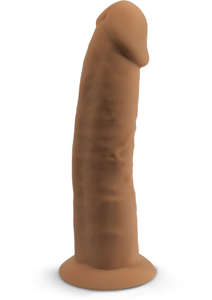 Caramelkleurige siliconen dildo in zijaanzicht met ergonomische vorm en voet.