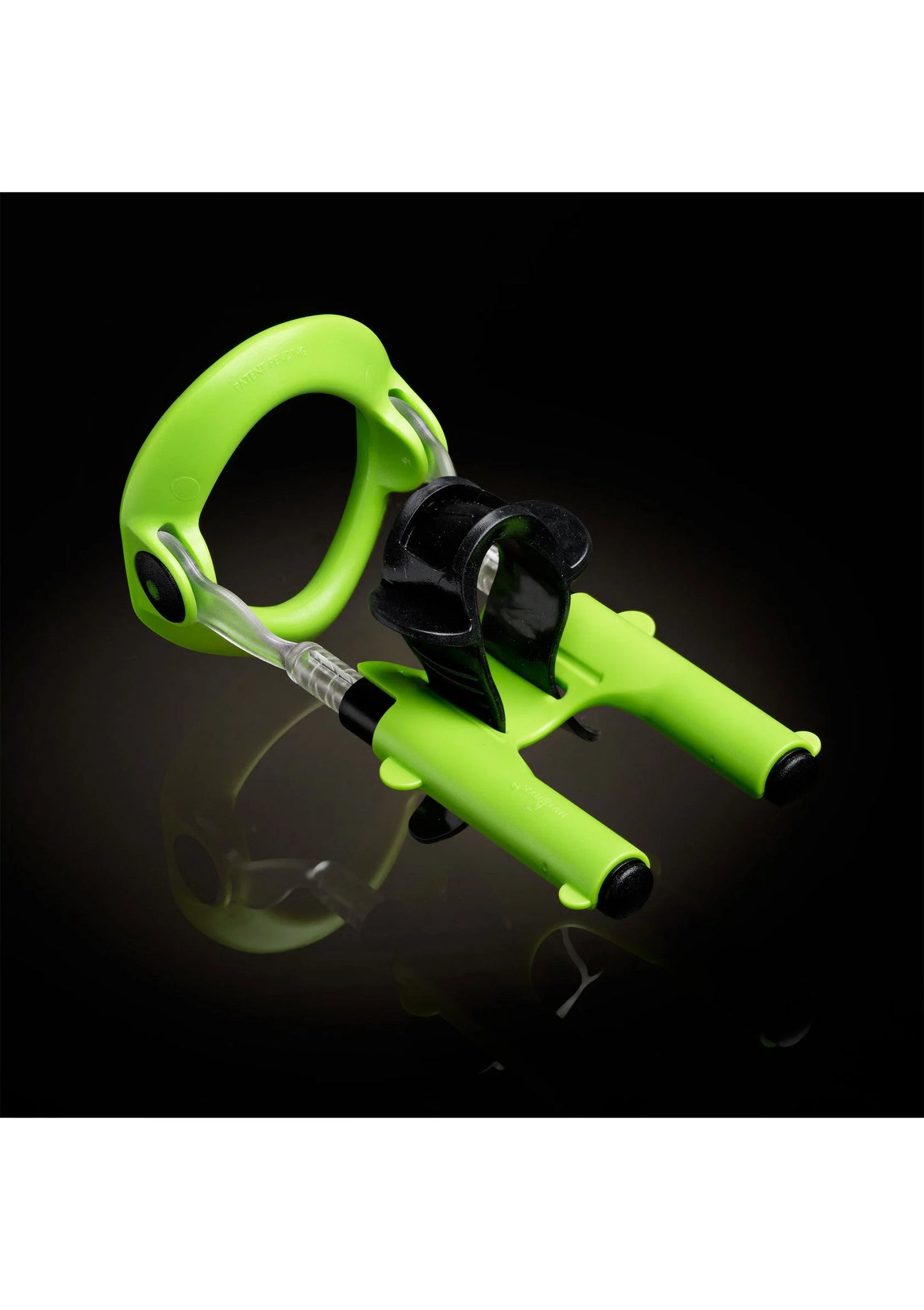 Groene vergroottool in close-up met zwarte klem en U-vormige ring