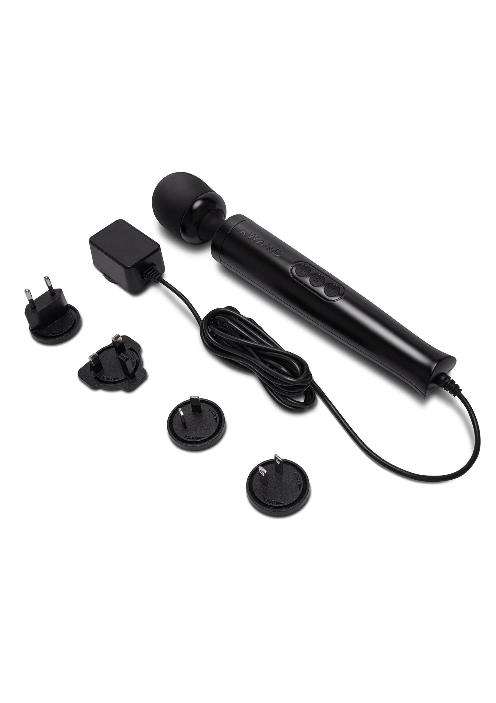 Zwarte vibrerende massager met opzetkop, netsnoer en meerdere stekkeradapters