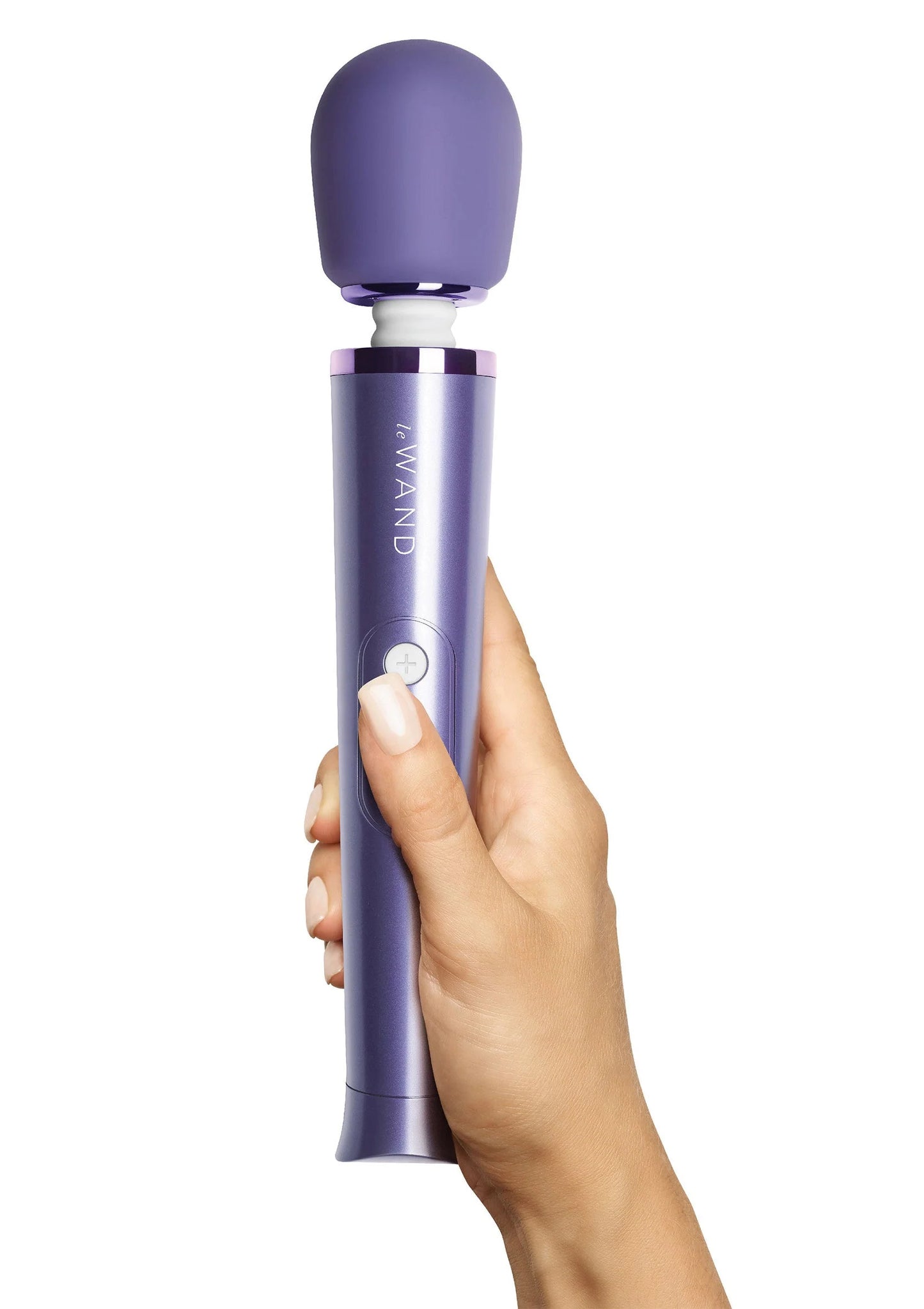 Violet oplaadbare wandvibrator vastgehouden in de hand