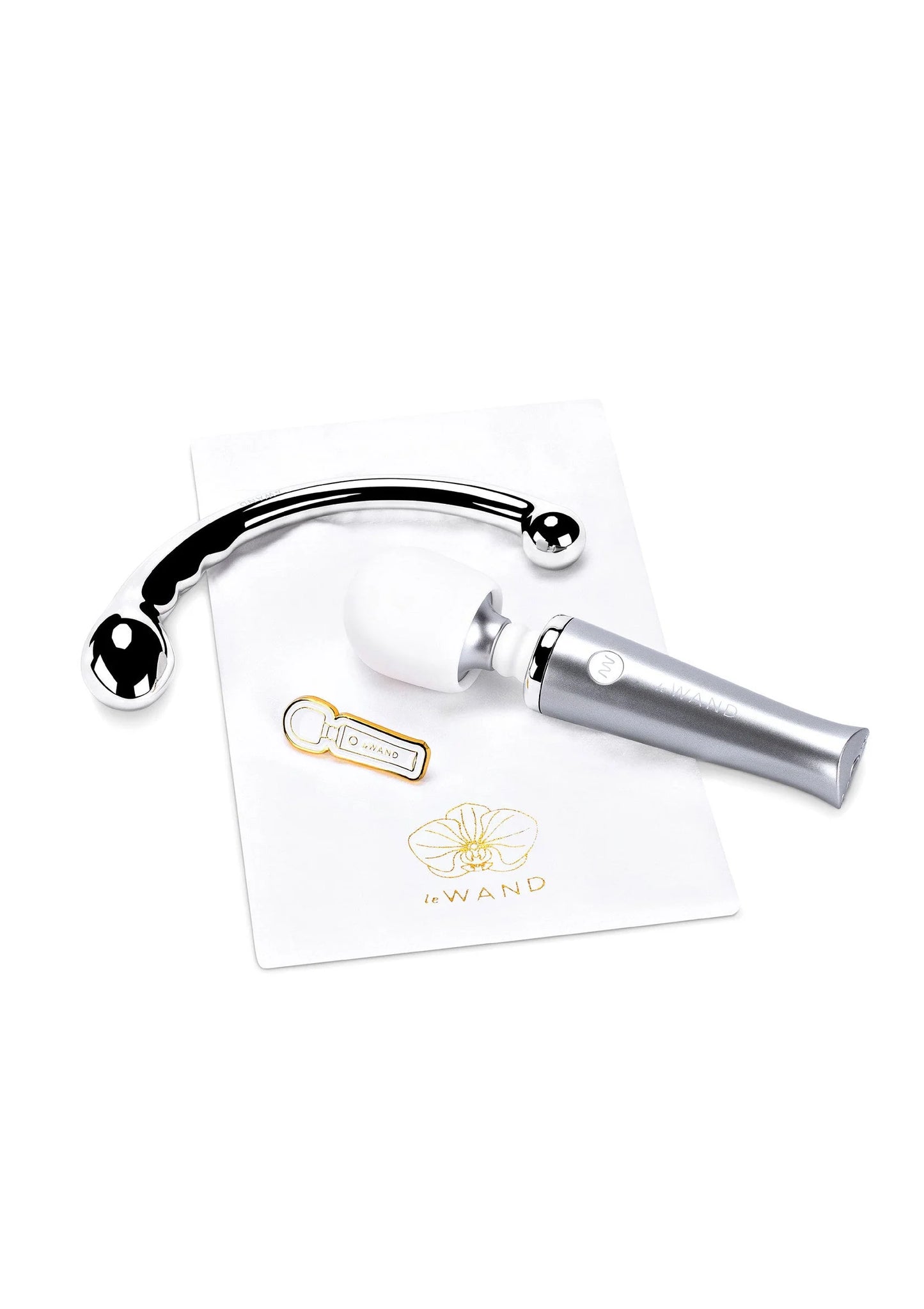 LeWand mini pleasures set met zilveren handheld en zwarte gebogen accessoire op zakje