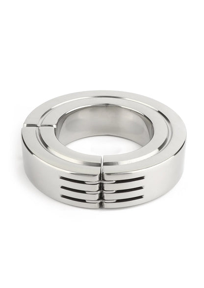 Zilverkleurige cockring met magnetische split en ringvormige openingen