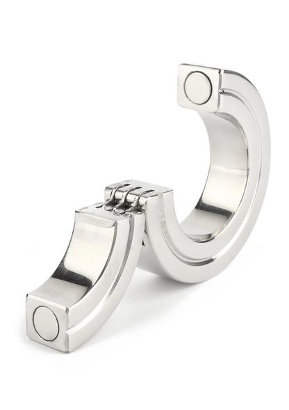 Openstaande zilverkleurige cockring met scharnier en twee magnetische helften