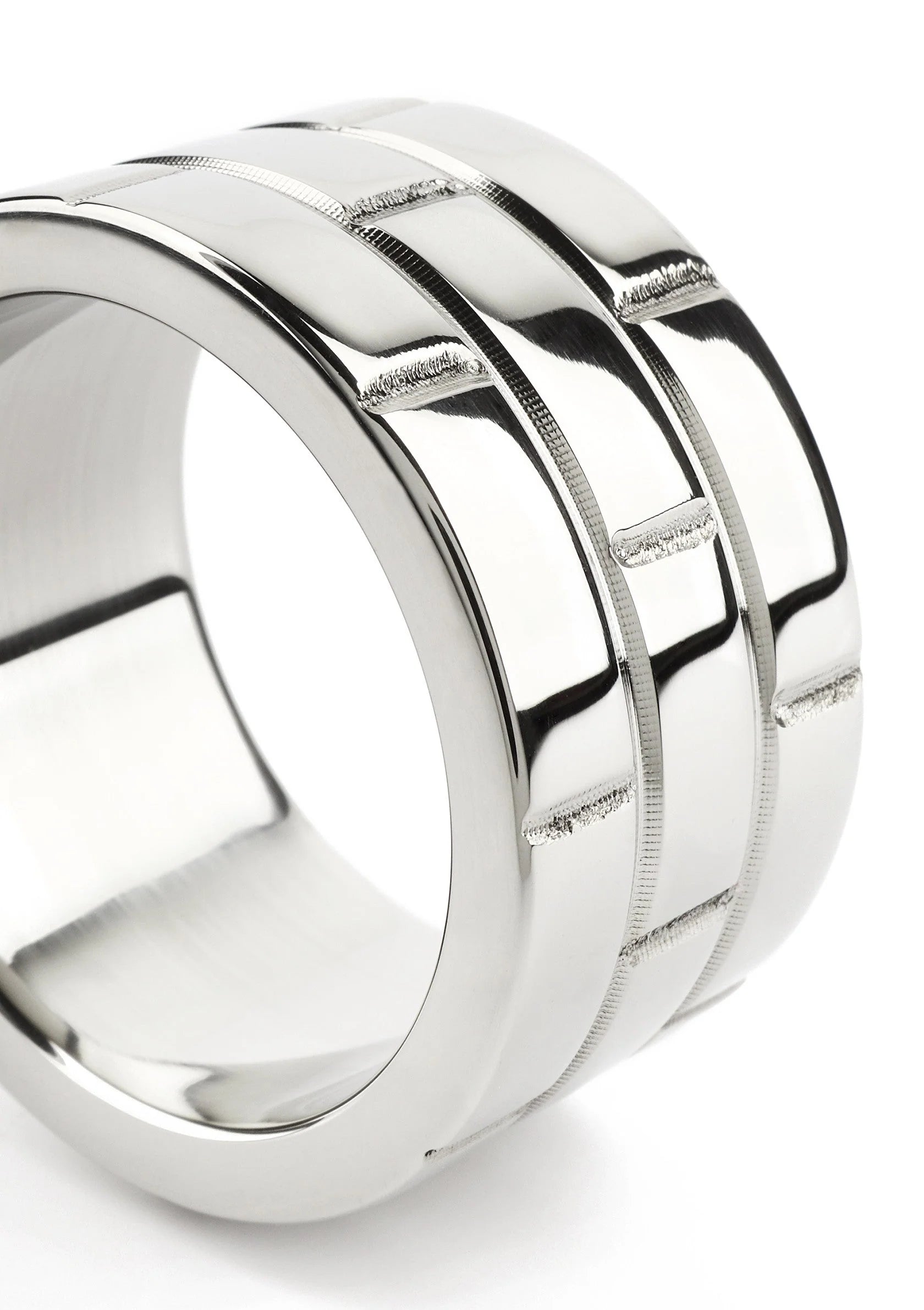 Zilverkleurige C-ring met geprofileerde banden en glanzende afwerking