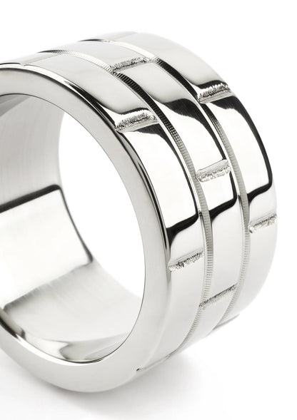 Zilverkleurige C-ring met geprofileerde banden en glanzende afwerking