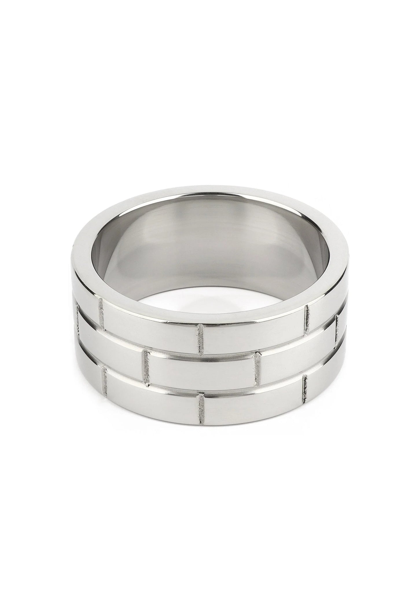 Chroomkleurige ring met smalle groeven en reflecterende afwerking