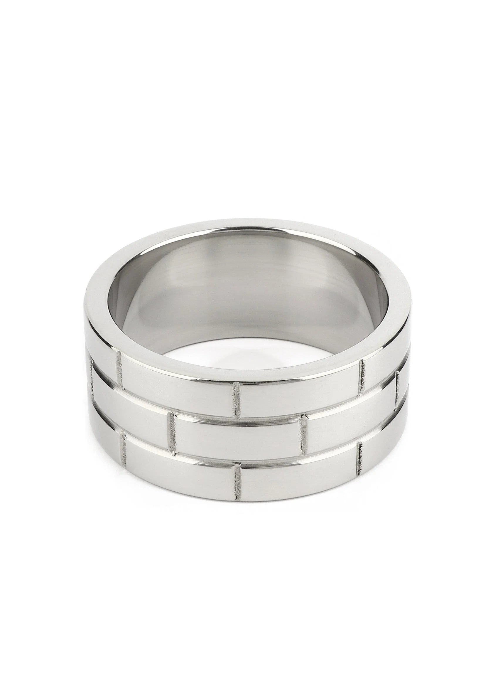 Chroomkleurige ring met smalle groeven en reflecterende afwerking