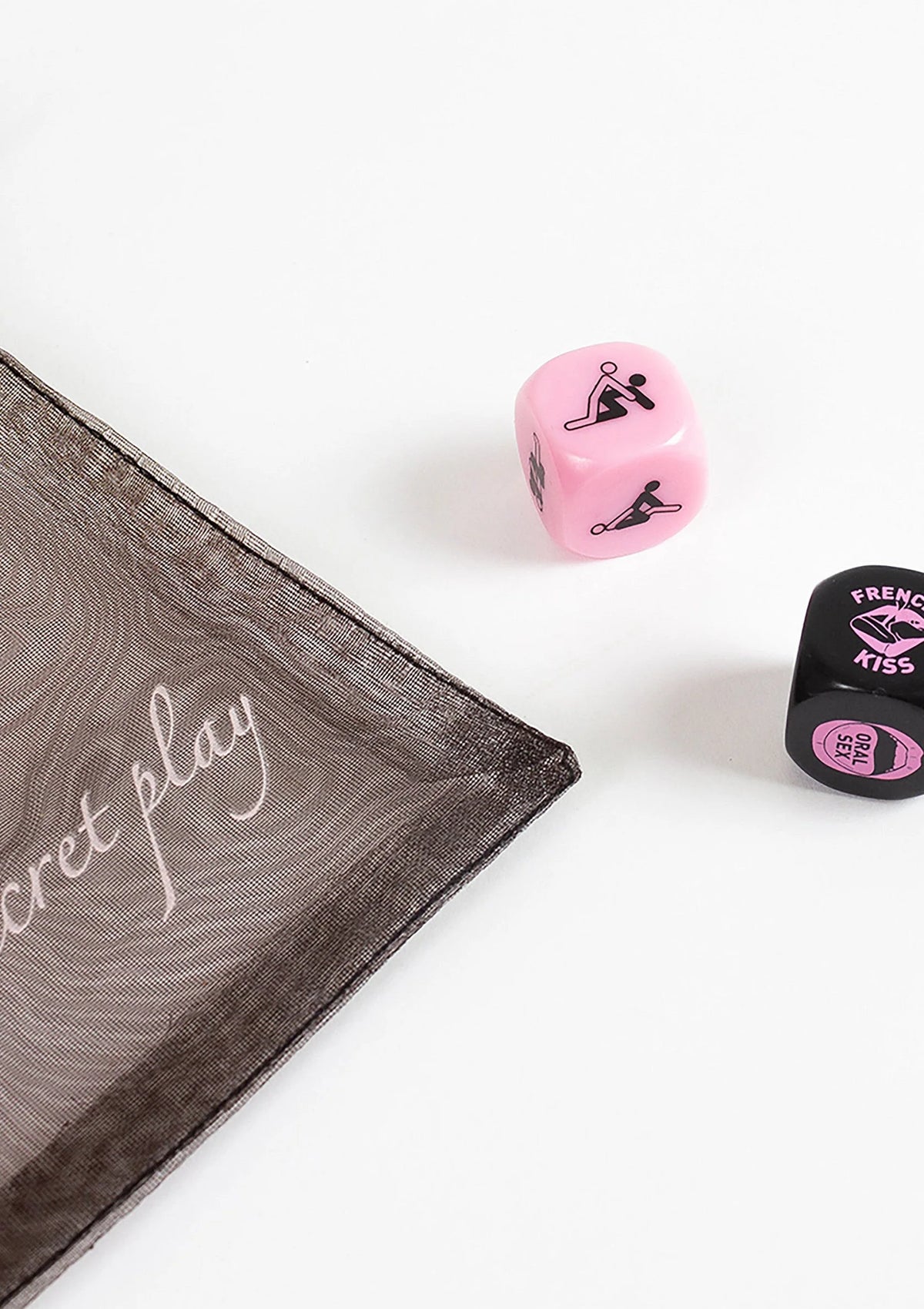 Bestel: Foreplay Lovers Dice 2 pcs - bij Happytoys: de erotische sex webshop | liever Happy dan Easy ⭐⭐⭐⭐⭐ - Default Title - 44333 - BLACK