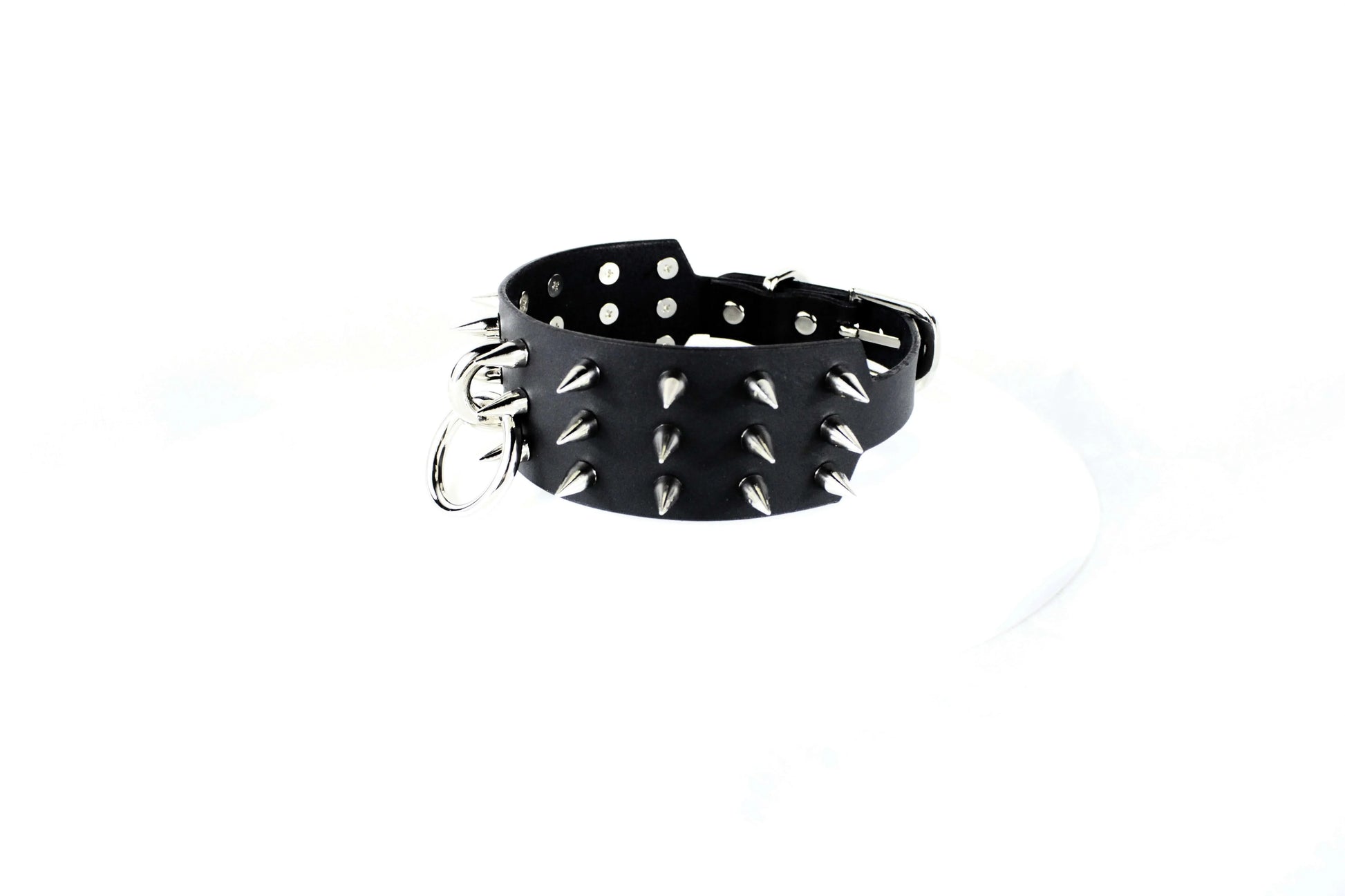 Black Spiked BDSM Collar – Leather Submissive Collar with O-Ring - Happytoys Sexshop: online sex shop for Feeling Happy & Easy 😊 - Discreet geleverd