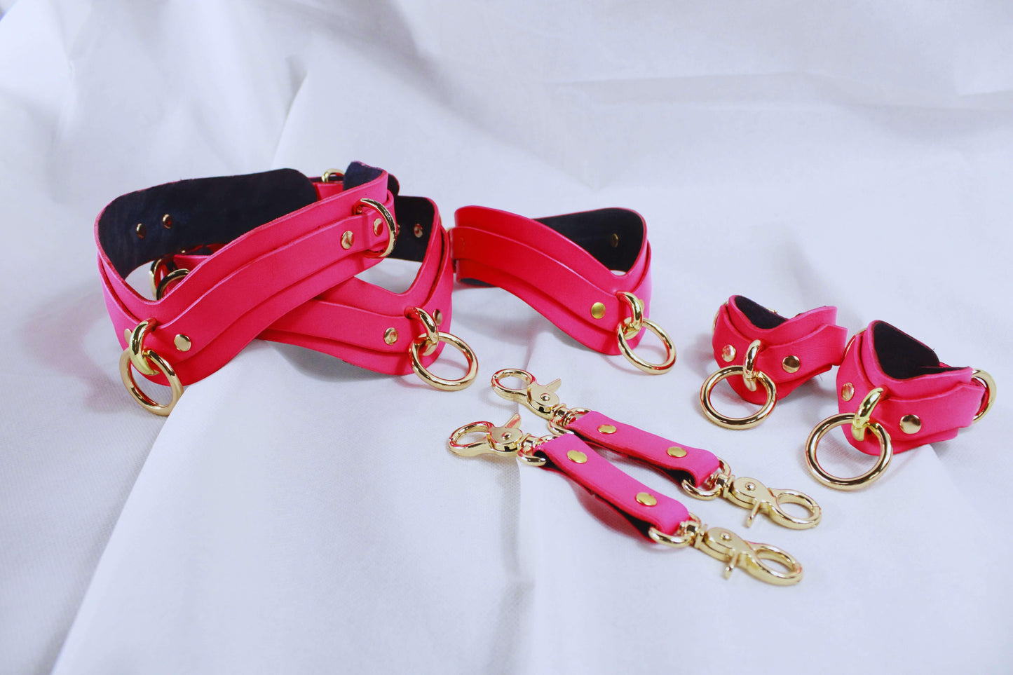 Bondage Gear Restraint Set with Collar Cuffs Leash - Happytoys Sexshop: online sex shop for Feeling Happy & Easy 😊 - Discreet geleverd