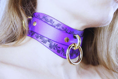 Purple Leather Floral Choker – Elegant Discreet Collar with Gold Rings - Happytoys Sexshop: online sex shop for Feeling Happy & Easy 😊 - Discreet geleverd