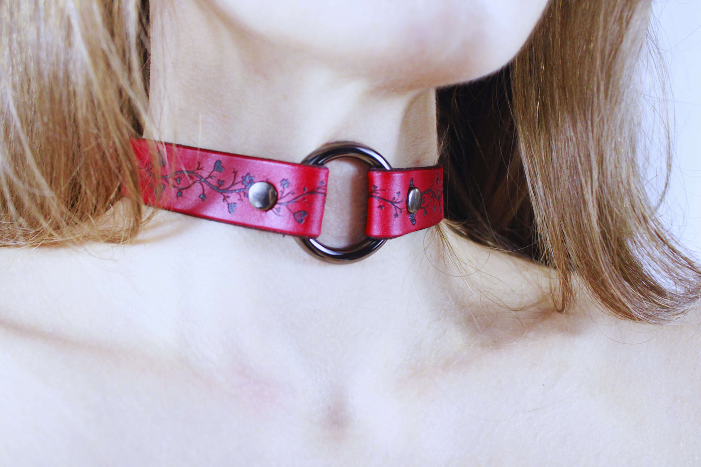 Vine Pattern Submissive Collar – Discreet BDSM Leather Choker - Happytoys Sexshop: online sex shop for Feeling Happy & Easy 😊 - Discreet geleverd