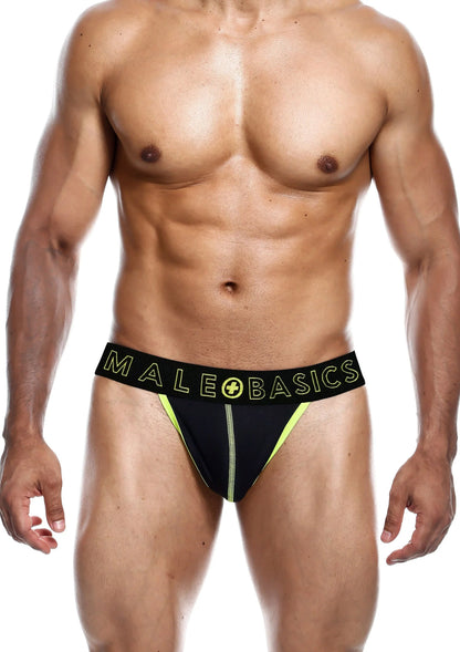 Groene neon string van MaleBasics op model met zwarte band en felgroene biezen