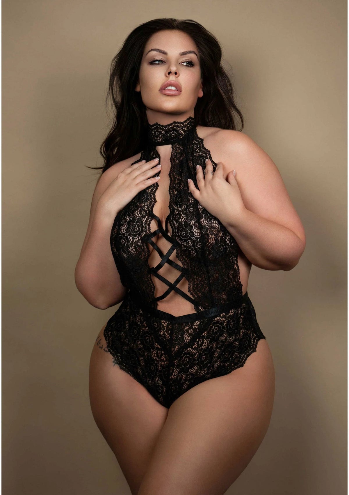 Bestel: Plus High Neck Crotchless Teddy - bij Happytoys: de erotische sex webshop | liever Happy dan Easy ⭐⭐⭐⭐⭐