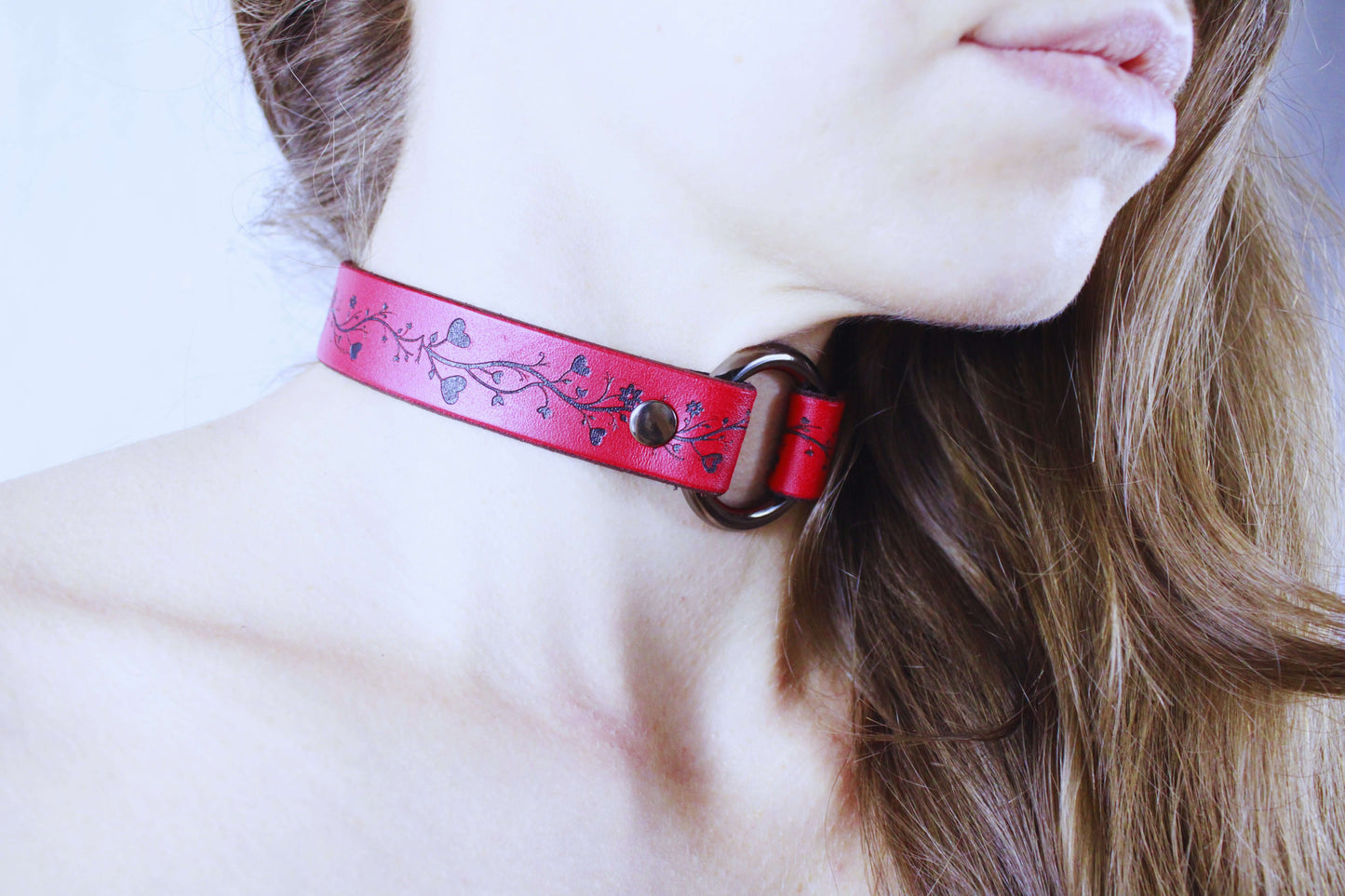 Vine Pattern Submissive Collar – Discreet BDSM Leather Choker - Happytoys Sexshop: online sex shop for Feeling Happy & Easy 😊 - Discreet geleverd