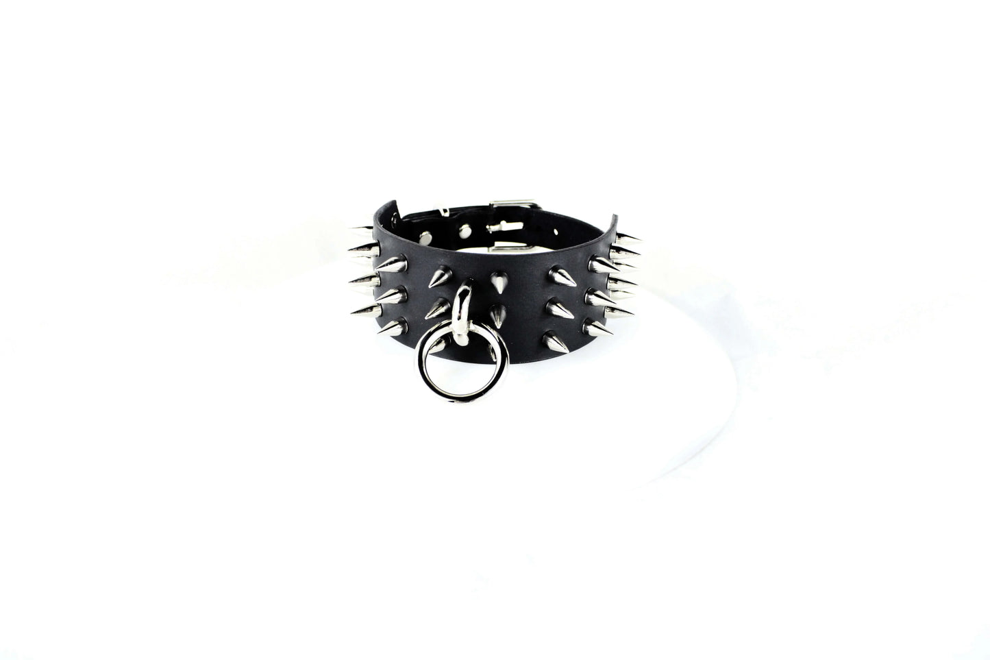 Black Spiked BDSM Collar – Leather Submissive Collar with O-Ring - Happytoys Sexshop: online sex shop for Feeling Happy & Easy 😊 - Discreet geleverd