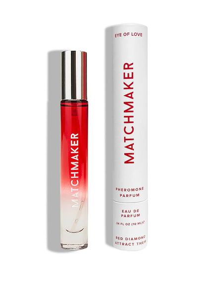Rode parfumsprayfles en productdoos op witte achtergrond, 10 ml