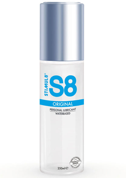 Waterbased glijmiddel S8 Original 250 ml met blauwe merklabel op transparante fles