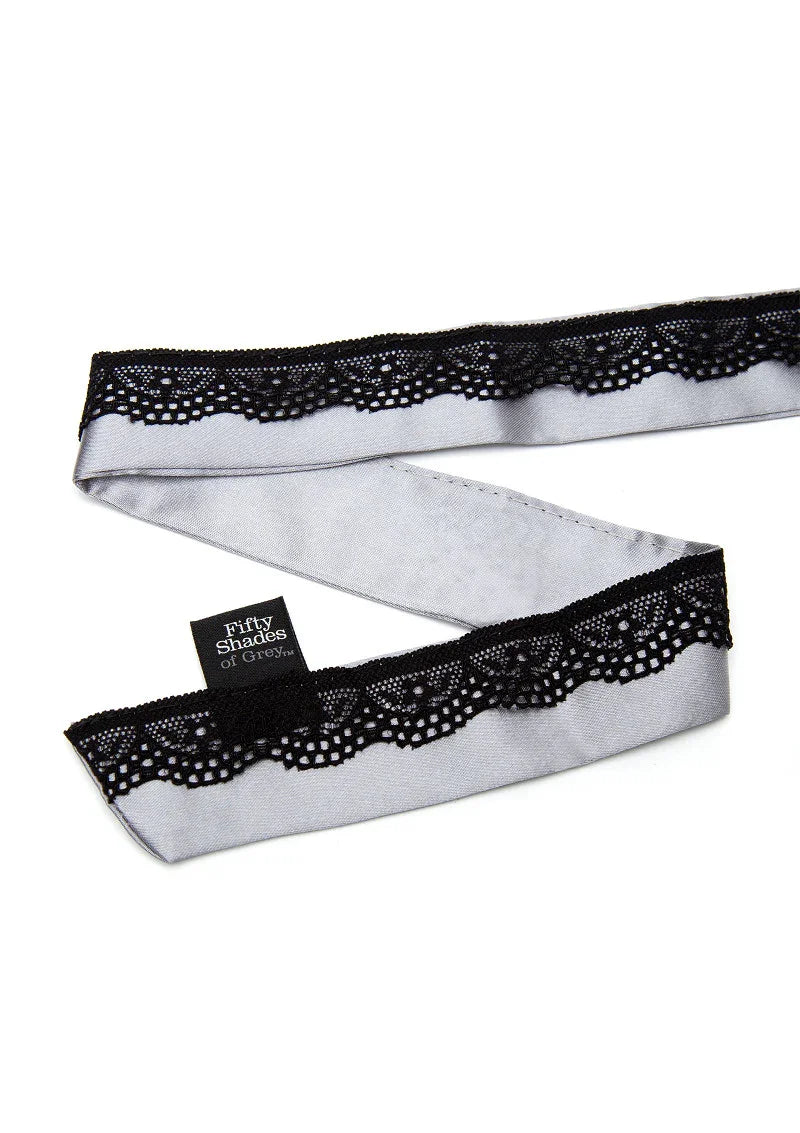 Play Nice Satin & Lace Collar & Nipple Clamps by Fifty Shades of Grey - Happytoys Sexshop: Toys for Feeling Happy & Easy 😊 - Discreet geleverd